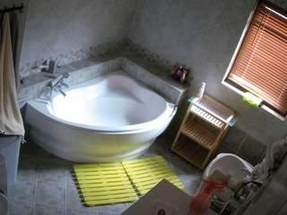 voyeurcam-julmodels-bath-1st-2