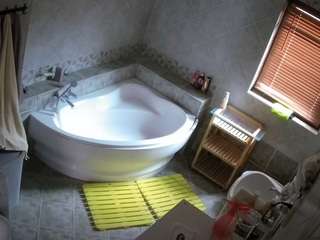 voyeurcam-julmodels-bath-1st-2