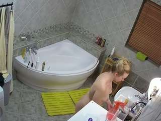 voyeurcam-julmodels-bath-1st-2
