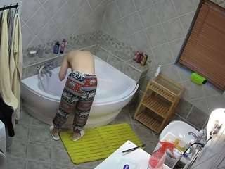 voyeurcam-julmodels-bath-1st-2