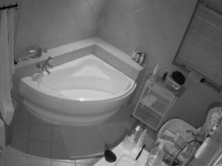 voyeurcam-julmodels-bath-1st-2