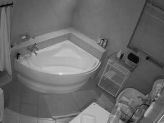 voyeurcam-julmodels-bath-1st-2