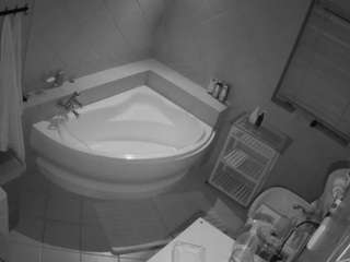 voyeurcam-julmodels-bath-1st-2