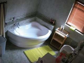 voyeurcam-julmodels-bath-1st-2