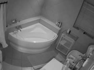 voyeurcam-julmodels-bath-1st-2 webcam model