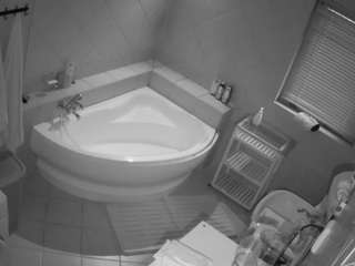voyeurcam-julmodels-bath-1st-2