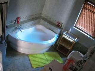 voyeurcam-julmodels-bath-1st-2
