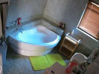 voyeurcam-julmodels-bath-1st-2