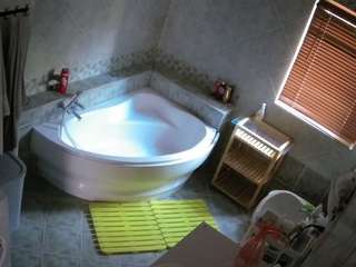 voyeurcam-julmodels-bath-1st-2