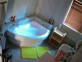 voyeurcam-julmodels-bath-1st-2