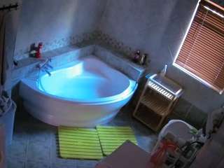 voyeurcam-julmodels-bath-1st-2