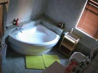 voyeurcam-julmodels-bath-1st-2