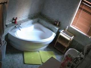 voyeurcam-julmodels-bath-1st-2