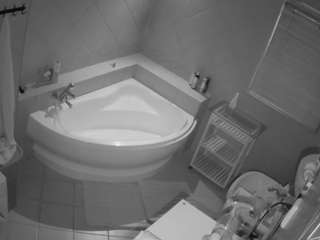 voyeurcam-julmodels-bath-1st-2