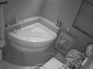 voyeurcam-julmodels-bath-1st-2
