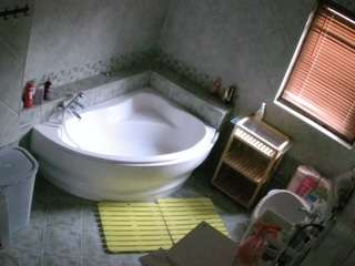 voyeurcam-julmodels-bath-1st-2 Live Webcam on CamSoda