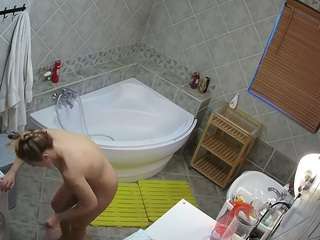 voyeurcam-julmodels-bath-1st-2