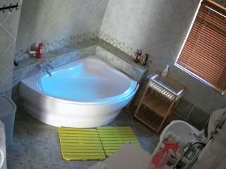 voyeurcam-julmodels-bath-1st-2