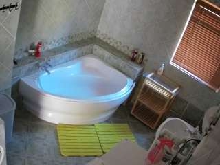 voyeurcam-julmodels-bath-1st-2