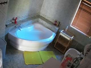 voyeurcam-julmodels-bath-1st-2