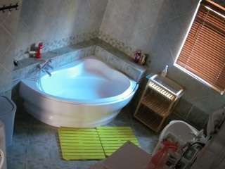 voyeurcam-julmodels-bath-1st-2 webcam