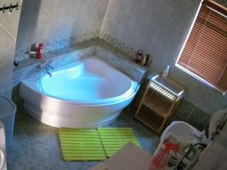 voyeurcam-julmodels-bath-1st-2