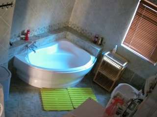 voyeurcam-julmodels-bath-1st-2