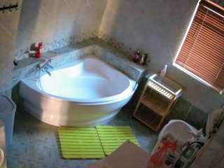 voyeurcam-julmodels-bath-1st-2