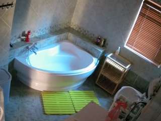 voyeurcam-julmodels-bath-1st-2