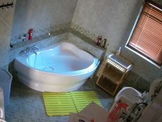 voyeurcam-julmodels-bath-1st-2