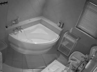 voyeurcam-julmodels-bath-1st-2