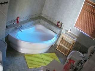 voyeurcam-julmodels-bath-1st-2