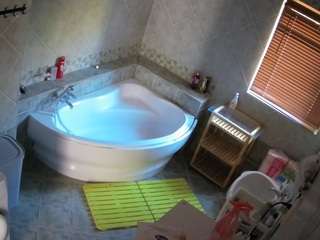 voyeurcam-julmodels-bath-1st-2
