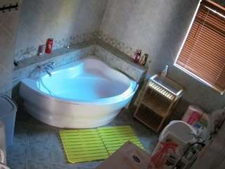 voyeurcam-julmodels-bath-1st-2