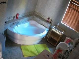voyeurcam-julmodels-bath-1st-2