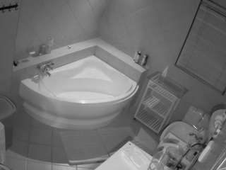 voyeurcam-julmodels-bath-1st-2