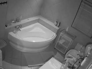 voyeurcam-julmodels-bath-1st-2