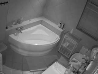 voyeurcam-julmodels-bath-1st-2