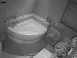 voyeurcam-julmodels-bath-1st-2