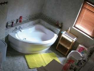 voyeurcam-julmodels-bath-1st-2