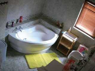 voyeurcam-julmodels-bath-1st-2