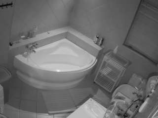 voyeurcam-julmodels-bath-1st-2