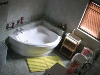 voyeurcam-julmodels-bath-1st-2