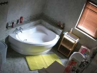 voyeurcam-julmodels-bath-1st-2