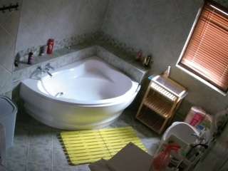 voyeurcam-julmodels-bath-1st-2 camsoda