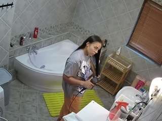 voyeurcam-julmodels-bath-1st-2
