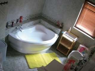voyeurcam-julmodels-bath-1st-2