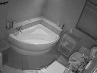 voyeurcam-julmodels-bath-1st-2