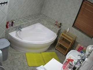 voyeurcam-julmodels-bath-1st-2
