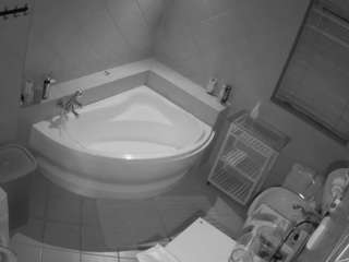 voyeurcam-julmodels-bath-1st-2